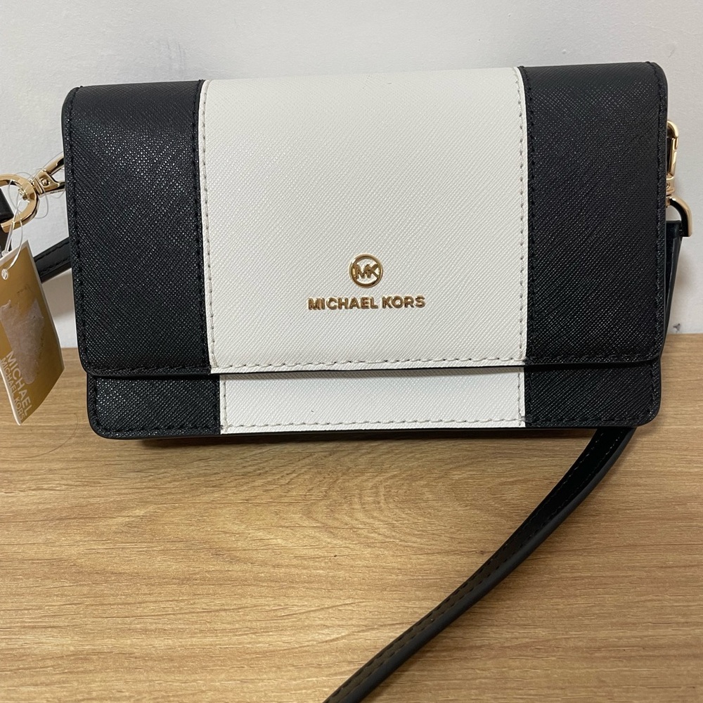Michael Kors Elegant Black and White Crossbody Bag